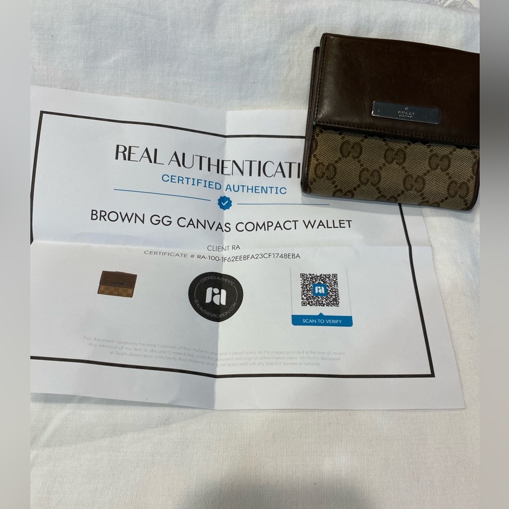 SALE!GUCCI Brown Canvass Compact Wallet with COA - Picture 7 of 7